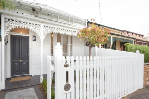 Albert Park Victorian House with Style and Art Gallery